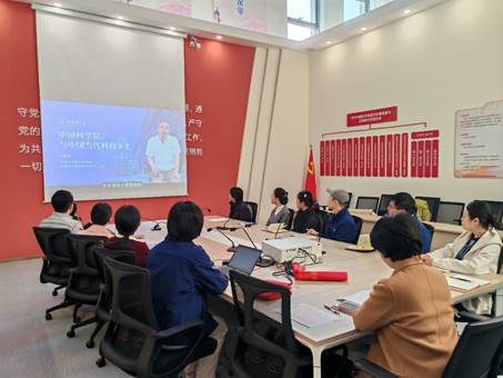 会议室里的人们AI 生成的内容可能不正确。