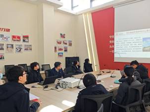 会议室里的人们AI 生成的内容可能不正确。