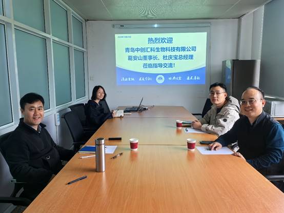 会议室里的人们AI 生成的内容可能不正确。